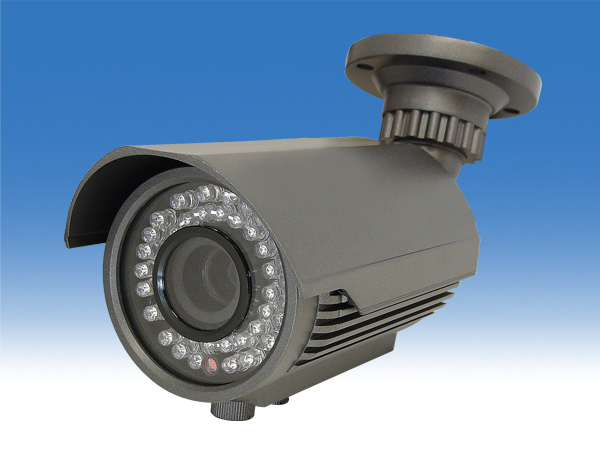 【海外輸入】 52万画素 赤く光らないLED採用、高性能赤外線カメラ【WTW-SF482 防犯カメラ
